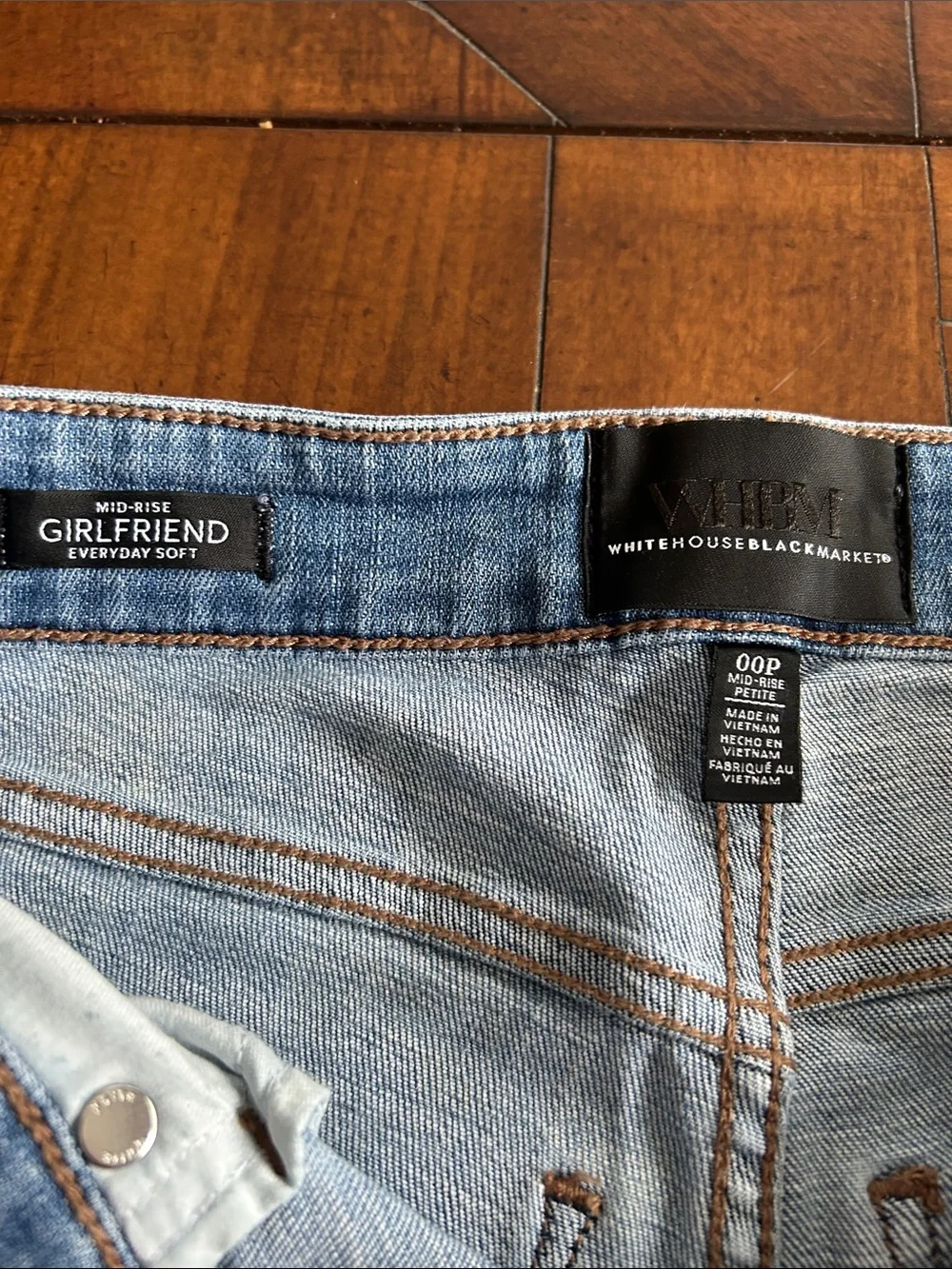 White House Black Market Girlfriend Jeans 00P